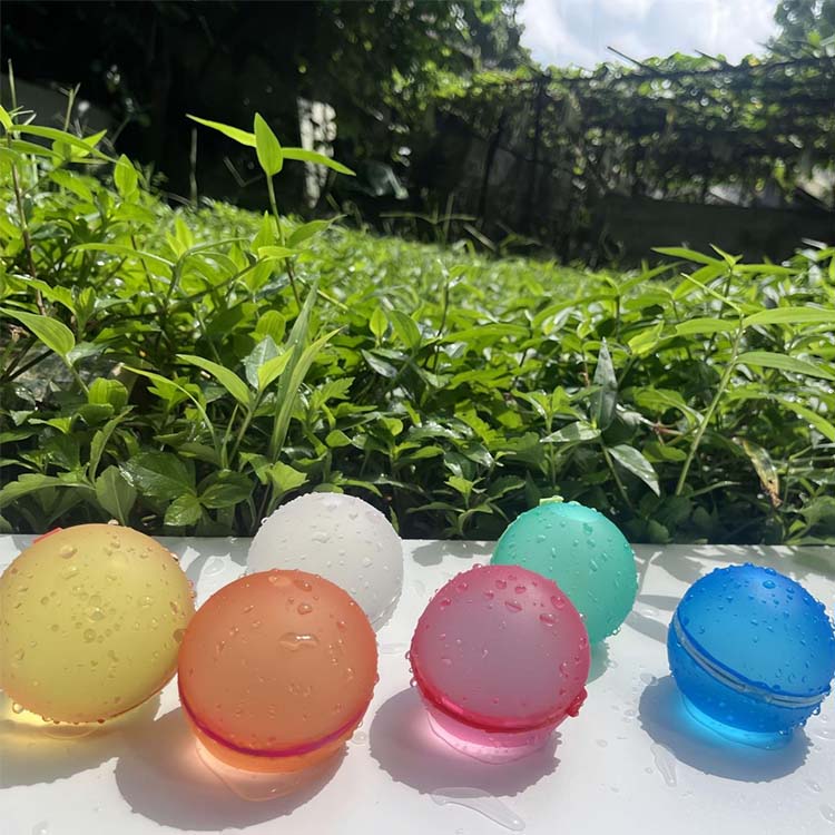 Bola de agua magnética reciclable