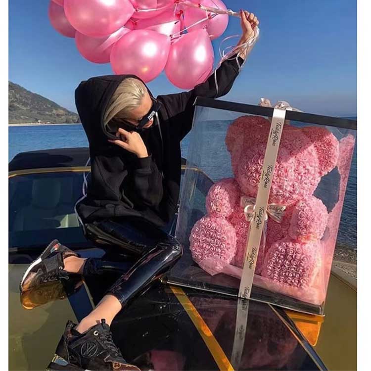 Oso de peluche de flor rosa