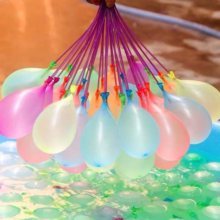 Globo de agua corta llena de agua