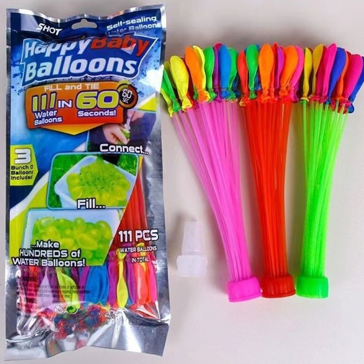Globos de agua con artículos mágicos de verano